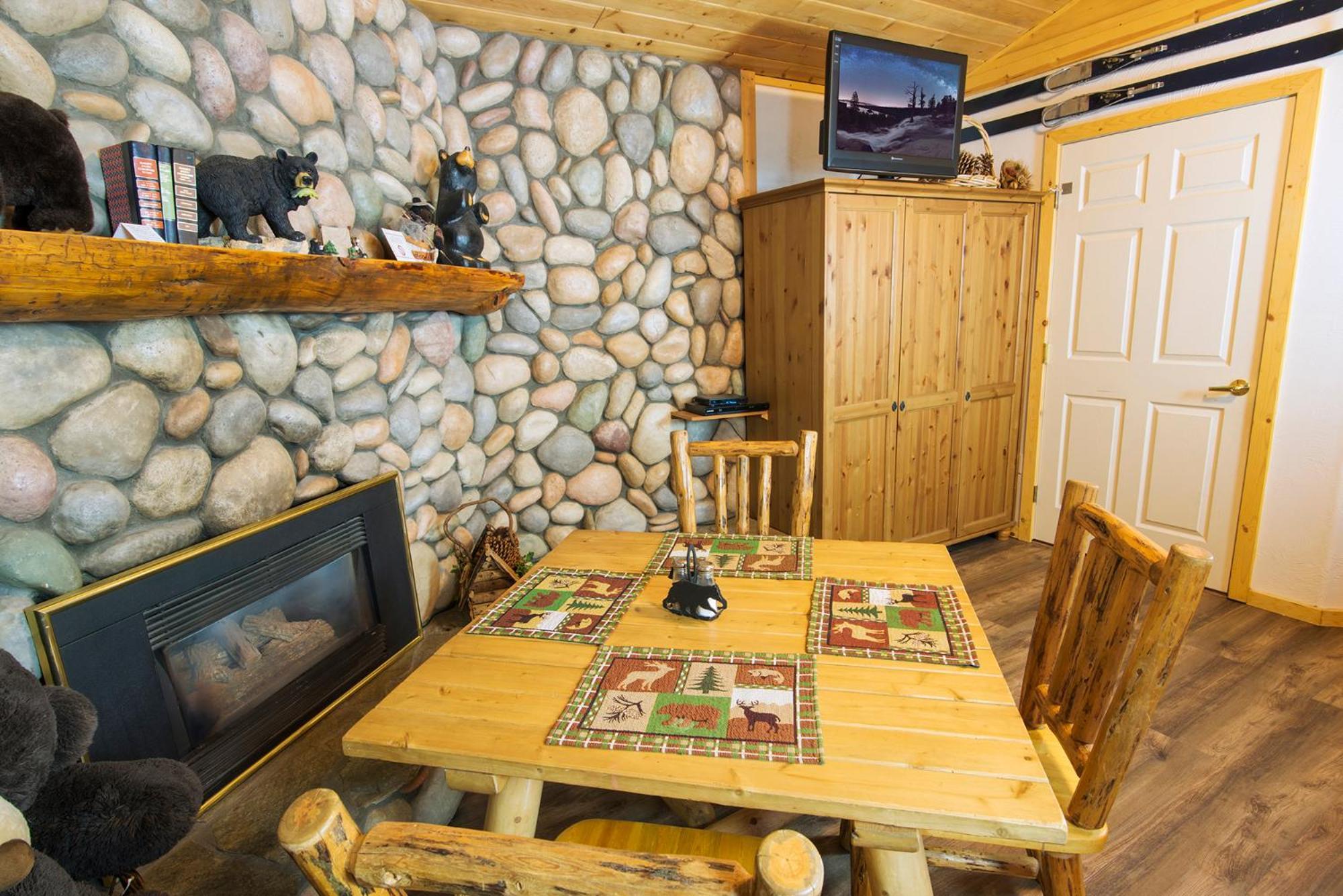 سووث لاك تاهوي Fireside Lodge الغرفة الصورة